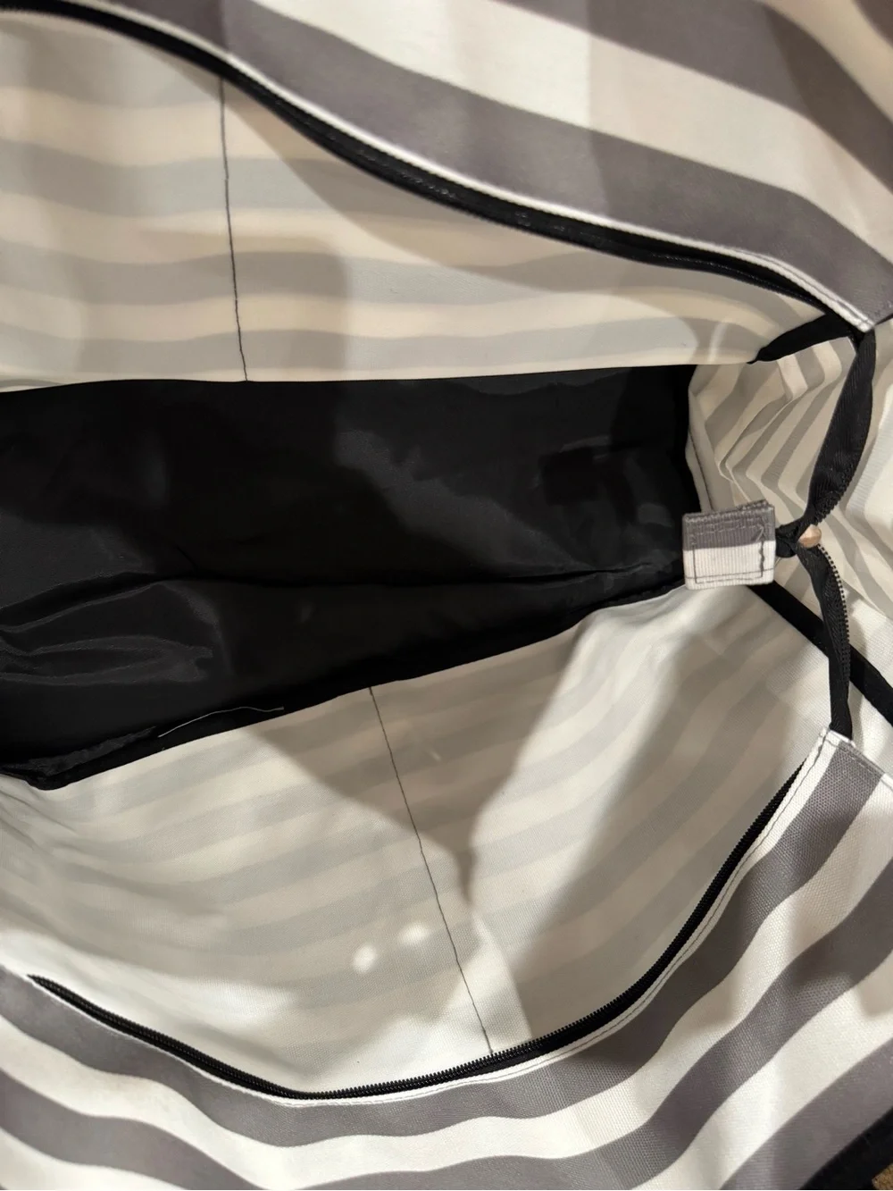 Gray & White Striped Tote Bag zipper 4 pockets beach office gym school travel